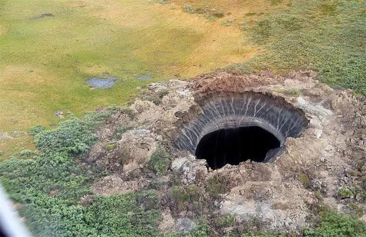 直径100多米的神秘天坑出现在墨西哥？（地质现象）
