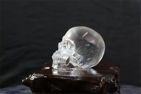 十三个水晶头骨之谜 揭示地球秘密的十三个水晶头骨