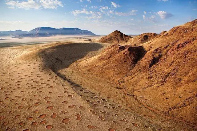 出现在沙漠中的诡异图案 和地外生命有关吗？（无从考究）