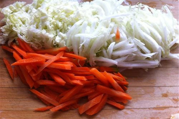 白菜和胡萝卜能一起吃吗 白菜为百搭菜/胡萝卜极富营养
