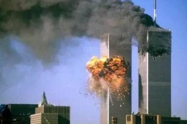 9·11事件:歹徒劫持数架飞机撞击五角大楼(3千人死亡)