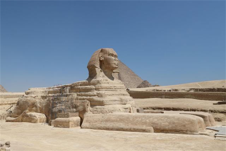 埃及的狮身人面像背后 有一扇神秘的门（无从考究）
