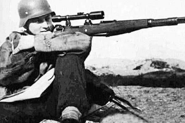 苏联王牌狙击手:瓦西里(击毙四百人/培养28名王牌狙击手)