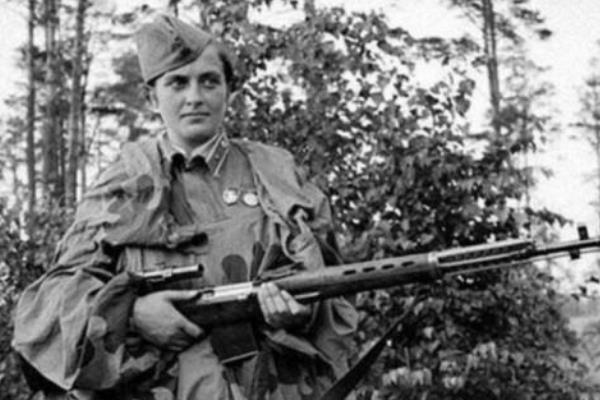 柳德米拉·帕夫利琴科:世界第一女狙击手(击毙309名敌军)