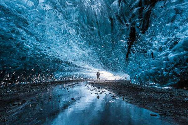 世界三大冰洞奇观 冰岛大冰洞天然形成美丽而迷人