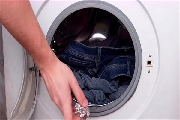 洗衣机能用洗衣粉洗吗 可以（清洁效果和洗衣液类似）