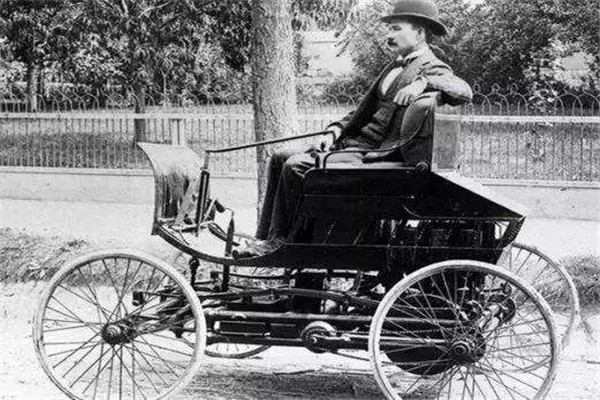 汽车的发明者是谁 谁是汽车最早的发明者（朱卡尔·奔驰）