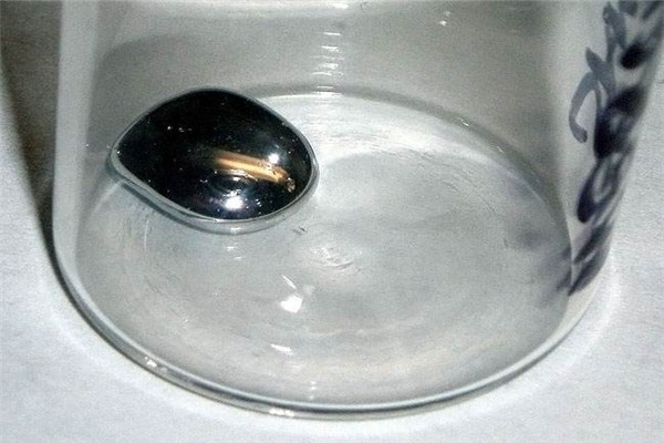 世界上密度最大的液体 水银（每平方密度达13.59克）