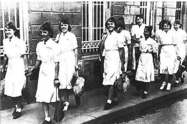 t4护士组织都做了什么事：希特勒下令组建（残害犹太人）