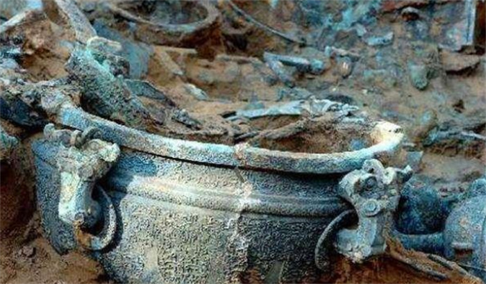 3000年前的一座古墓 发现了逆天的文物（古墓文物）