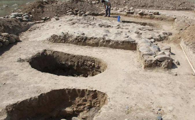 咸阳出土2千年前汉墓群居然挖出一个神秘的太医墓（汉代墓群）
