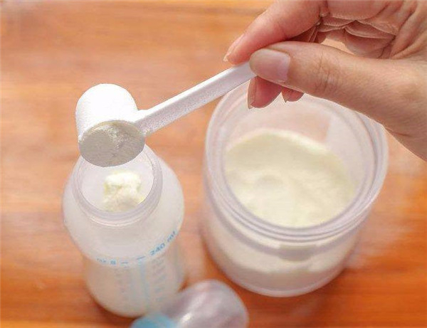 奶粉用多少度的水冲泡 40-50摄氏度的水最好