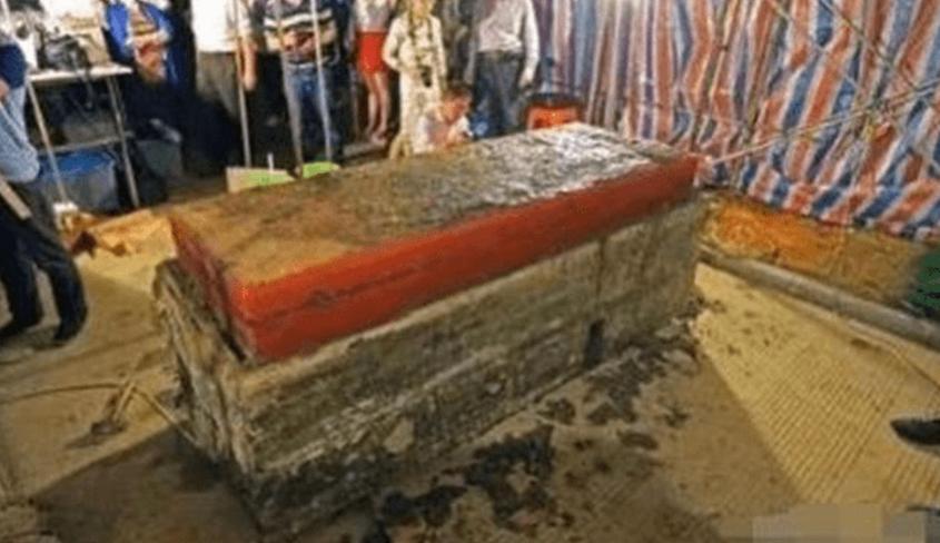 考古队打开千年棺椁 尸体居然动了起来（会动的尸体）