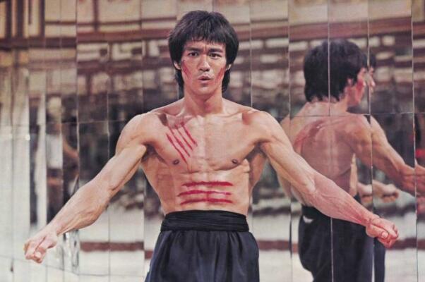 1973年李小龙死亡真相 出现精神问题并且曾在片场晕倒
