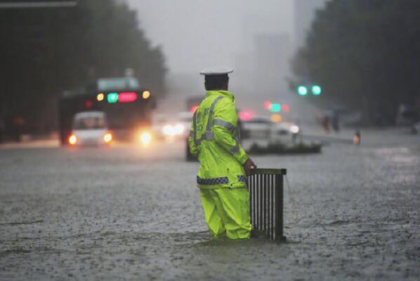 郑州特大暴雨千年一遇：小时降雨量202mm(三天下了一年的雨)