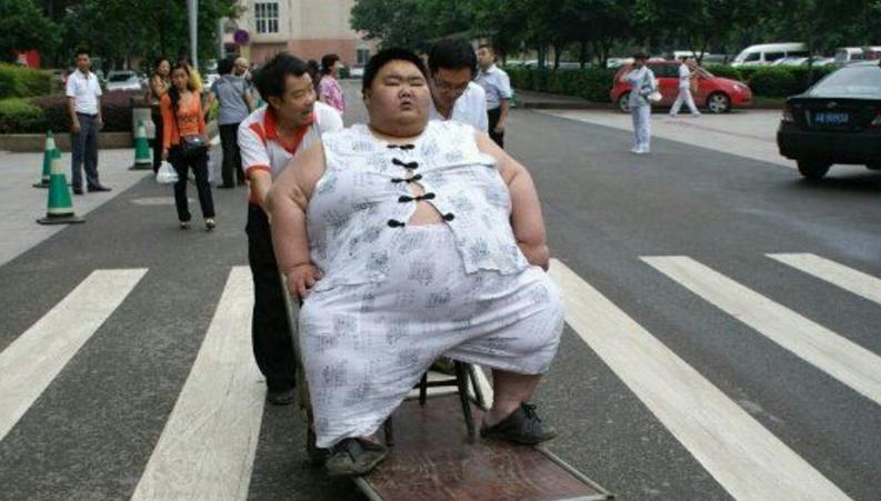 中国第一胖的男生 出门只能依靠轮椅（肥胖影响）