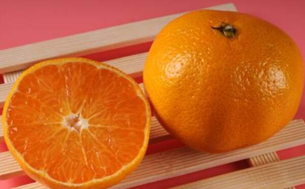 橙子不能和什么一起吃，蛤蜊、虾、猪肉（同食有害健康）