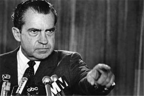 理查德·米尔豪斯·尼克松简介：美国第37任总统