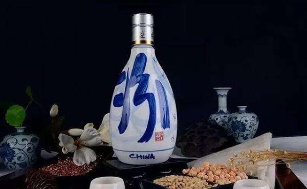 中国四大名酒是哪四种，茅台、汾酒、泸州曲酒、西凤酒