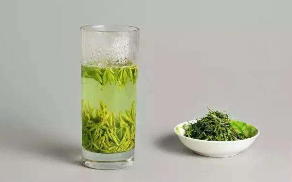 绿茶的冲泡时间，2-3分钟（中低档绿茶用100℃水冲泡）