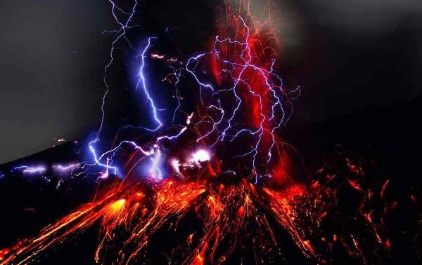火山闪电怎么形成的，探索火山闪电之谜（预测火山爆发）