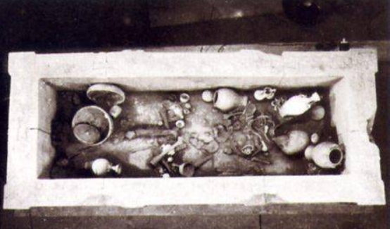 西安千年古墓葬一九岁女孩，陪葬品达230件，其中一件如今成国宝