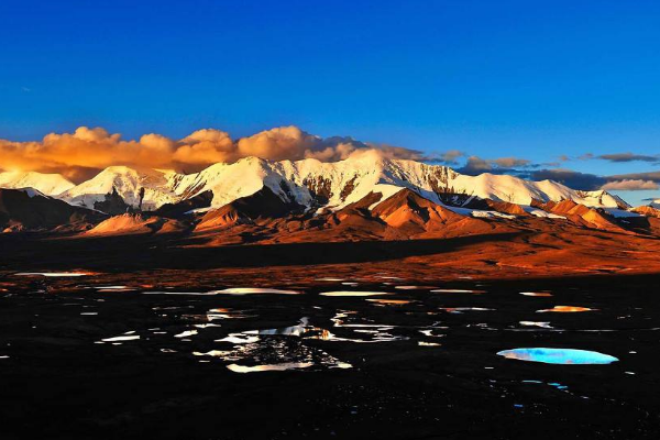 中国公认最美雪山:第一藏族圣地 第五拥有绝美蓝月谷