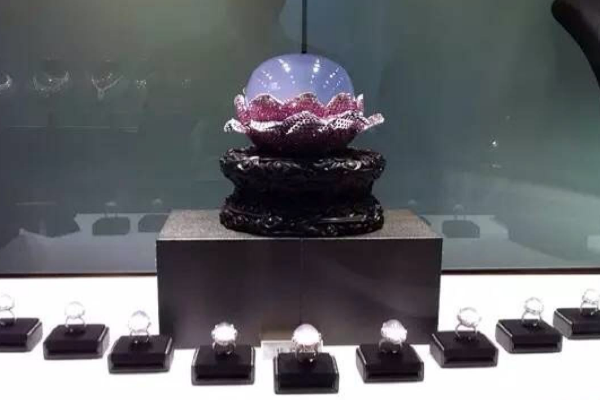 世界上最贵的翡翠宝石:价值6亿元(足足有柚子大小)