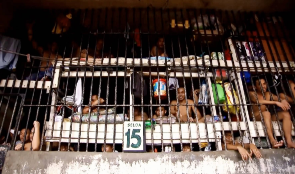 菲律宾没有人性的监狱 光是审判都要等十几年（玩命监狱）