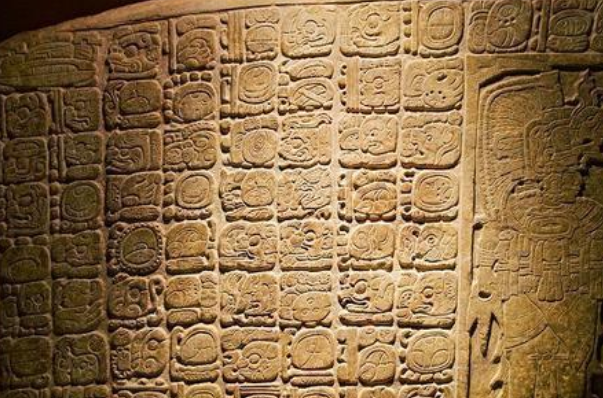 玛雅文字的起源：最早出现在公元前后（普及于五世纪中叶）