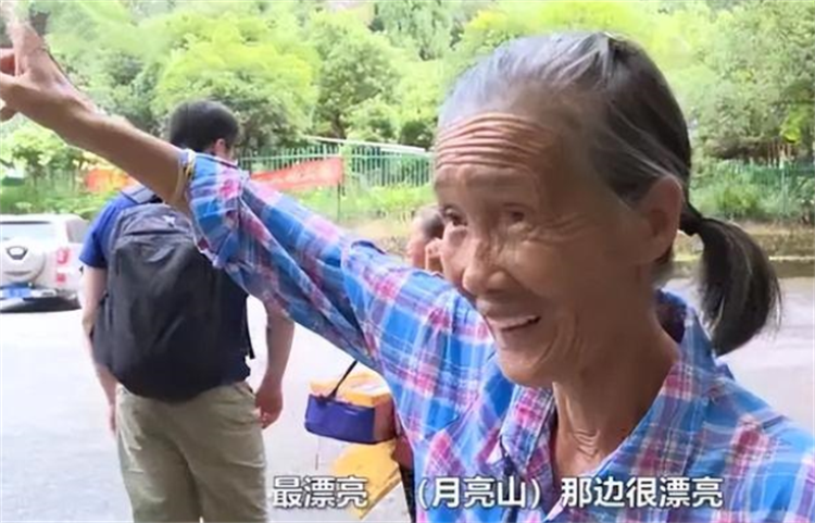 70多岁奶奶会十多门外语 居然只有三年级文化（学习进步）