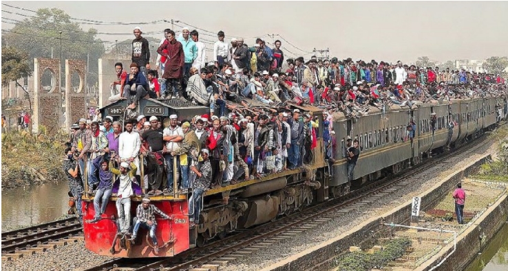 印度人最喜欢坐火车挂票 别再被骗了（印度火车）