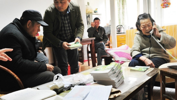 南京90岁老中医坐诊 每次都要手写病例（老中医）