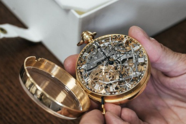世界最昂贵手表排行榜:第一值3.8亿(镶满110克拉钻石)