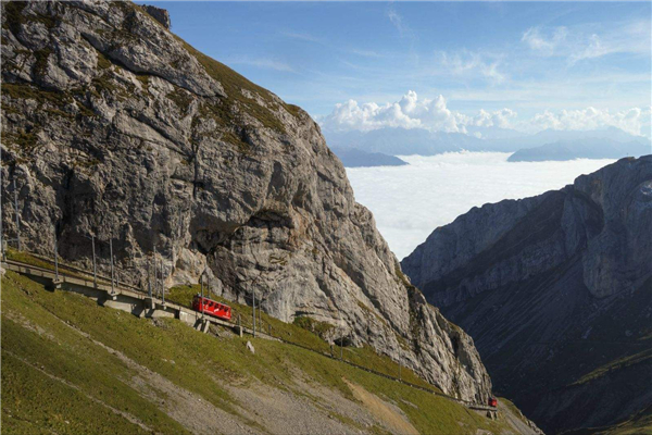 世界上最危险的铁路 位于皮拉图斯山（相当陡峭堪称奇迹）