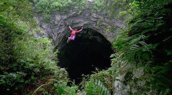 墨西哥燕子洞太恐怖：数万燕子居住在此，鸟粪深达2米