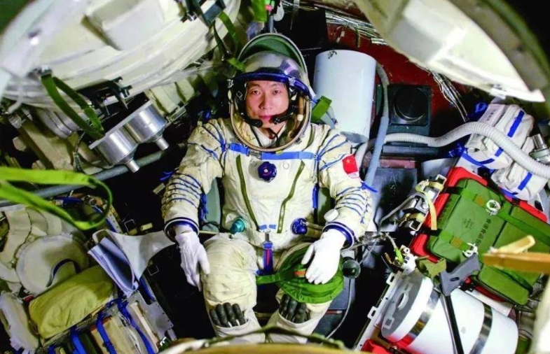 2003年，杨利伟在太空听到神秘的“敲门声”，11年后谜底才揭开