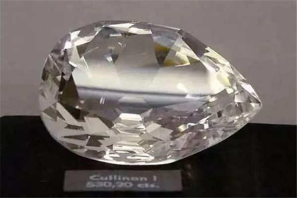 世界上最大的水晶钻石原石：非洲之星（被镶在权杖上）