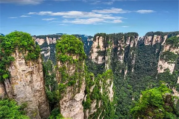 湘西第一神山是什么山：张家界天门山（海拔极高）