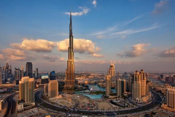 世界上最壮观的摩天大楼:哈利法塔列第一(塔尖高耸入云)