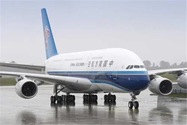 cz是什么航空公司：中国南方航空集团（年客运量最大）