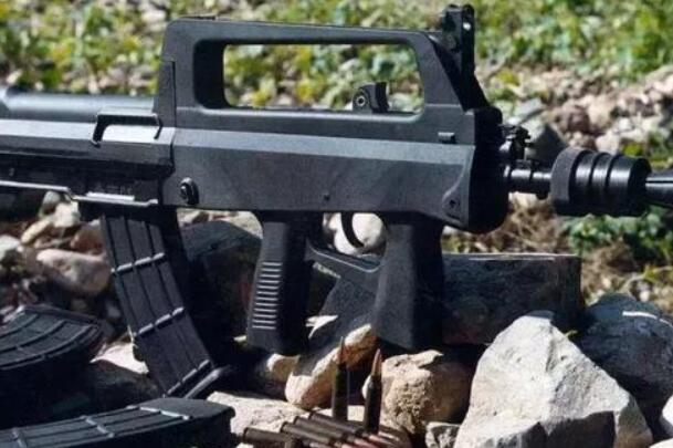 世界上最怪异的枪:P90冲锋枪，有悖常规的设计