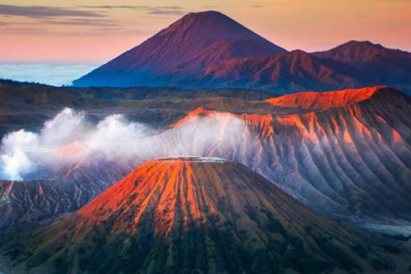 美国最危险的火山：圣海伦斯火山(喷发火山灰导致黑夜)