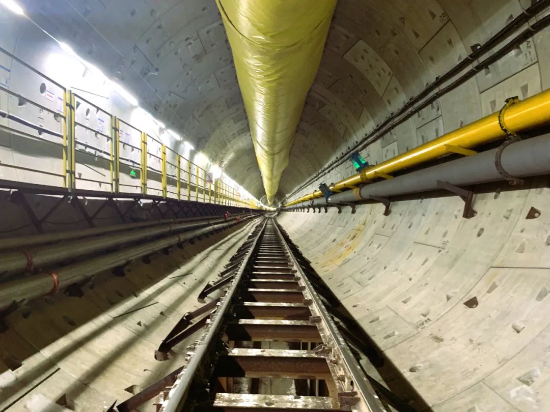 世界之最中铁隧道局打通“万里长江第一长隧”（国内第一）