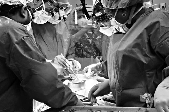 世界上最早的心脏移植在什么时候，1967年12月2日在南非