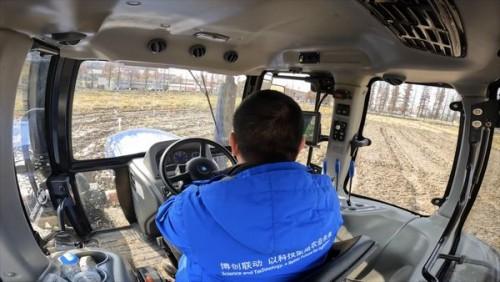 智能拖拉机引领农机智能化发展 助力国产农机弯道超车