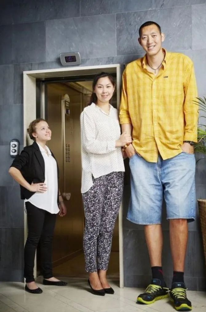世界三最 最大的脚 最高夫妇 最多牙齿的人（奇特长相）