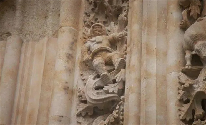 神秘的萨拉曼卡大教堂：16世纪的宇航员雕塑与魔鬼建筑师的传说