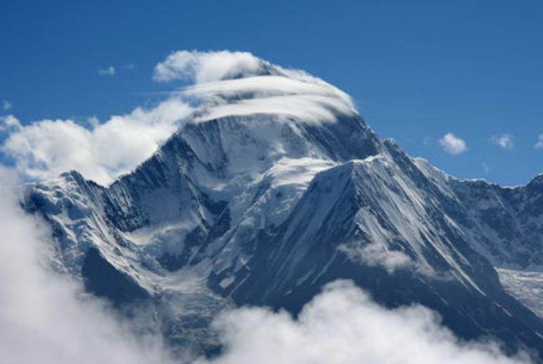 贡嘎山海拔多少米？珠峰世界最高，若论山峰高度就不一定了