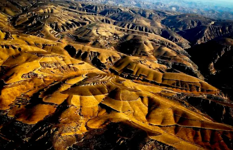世界最大的黄土地貌 黄土高原（黄土覆盖面积最大）